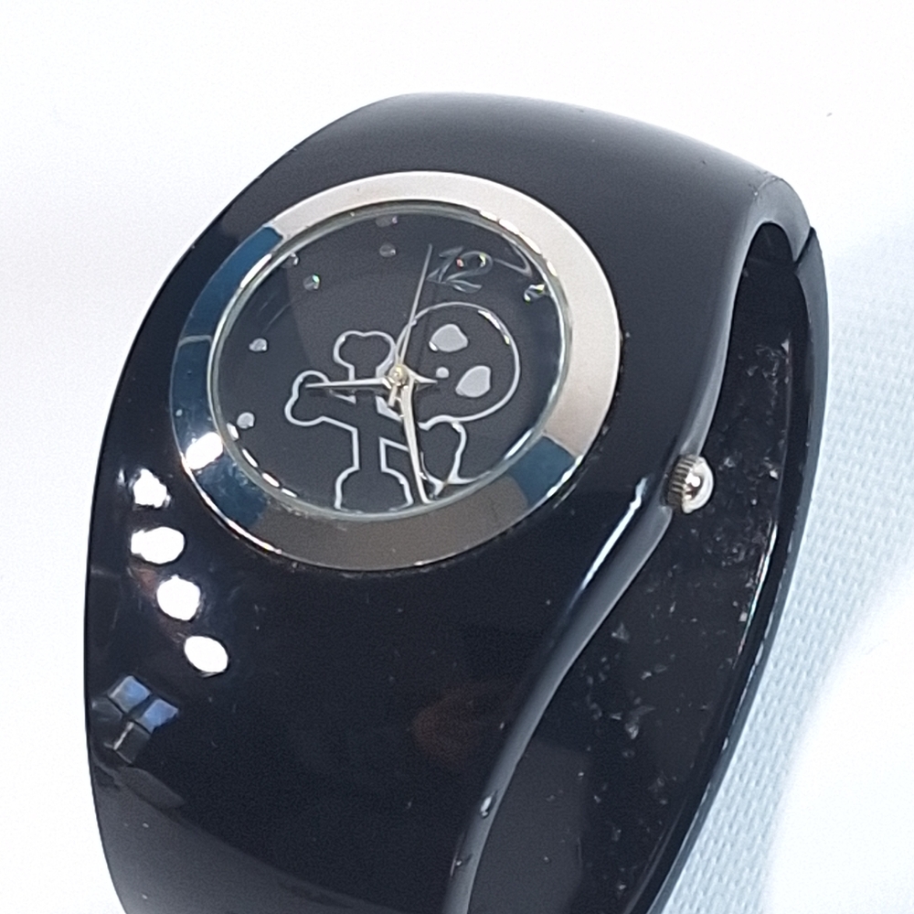 Accutime Watch Black Metal Silver Skull Crossbones New Battery